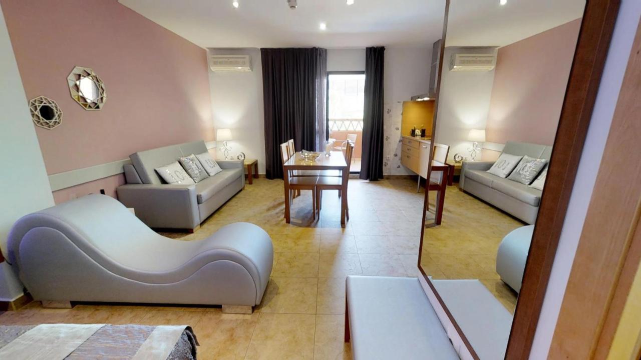 Leo (adults Only) Punta Umbría